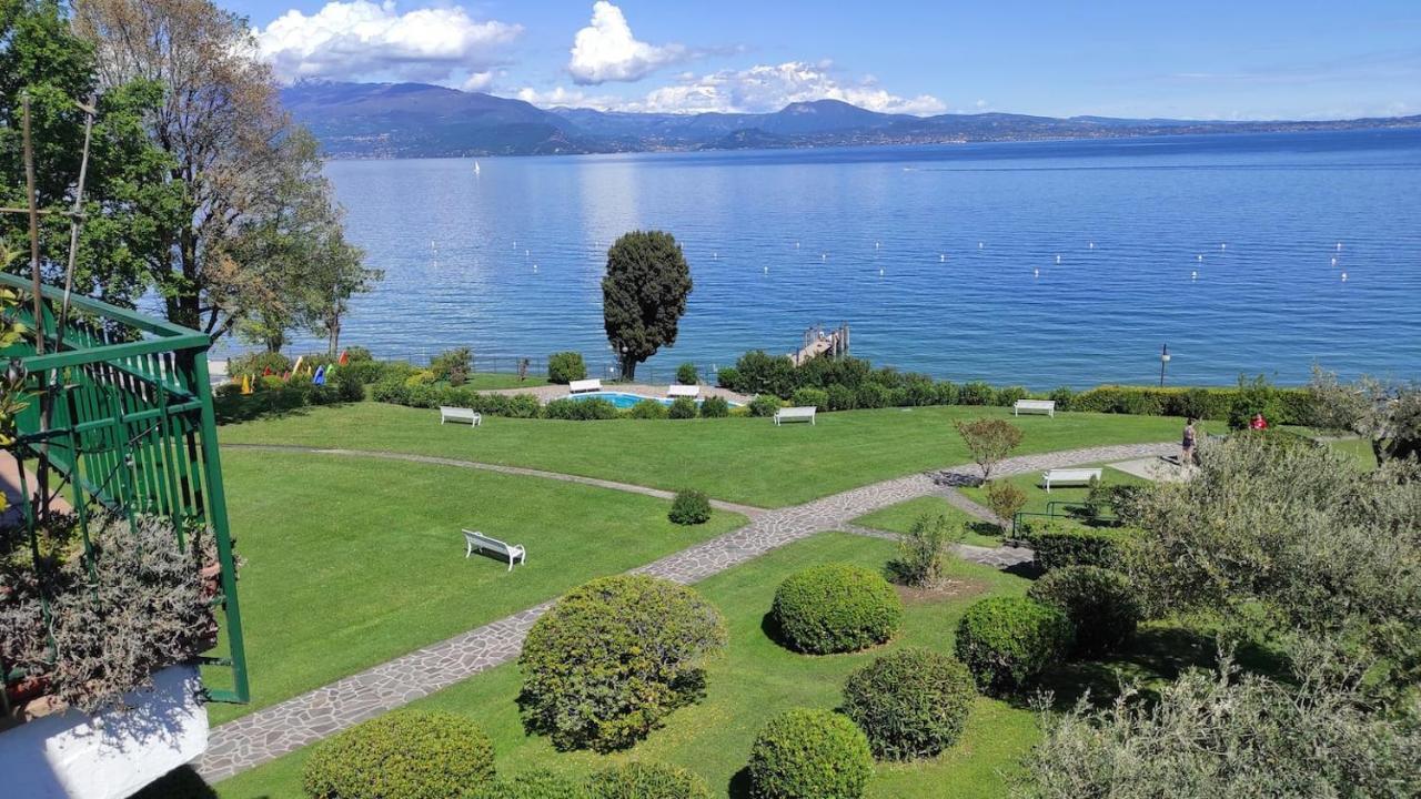 Front Lake Amazing View Manerba del Garda Buitenkant foto