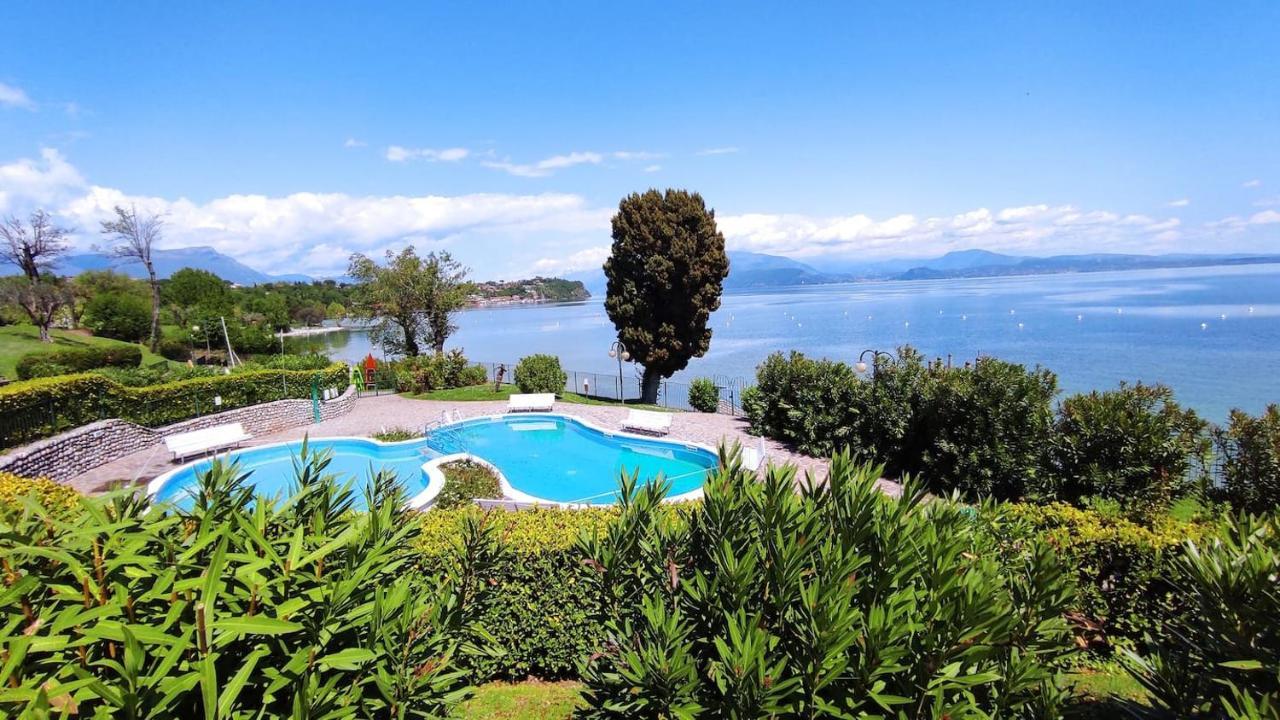 Front Lake Amazing View Manerba del Garda Buitenkant foto