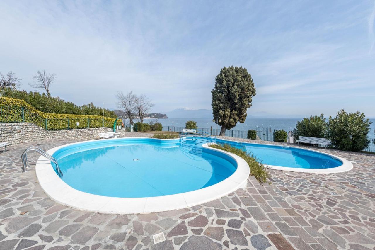 Front Lake Amazing View Manerba del Garda Buitenkant foto