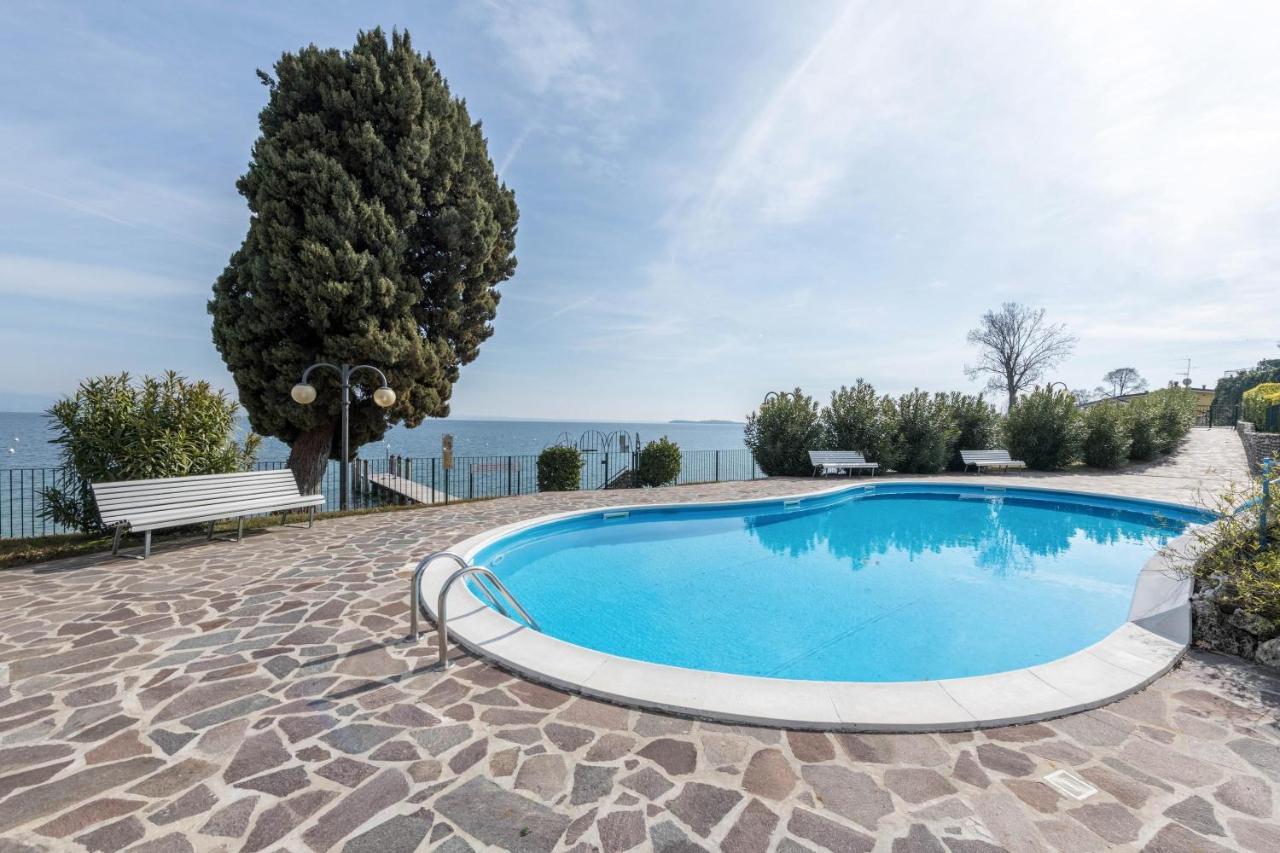 Front Lake Amazing View Manerba del Garda Buitenkant foto