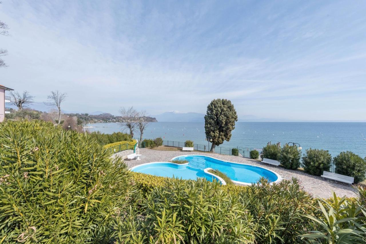 Front Lake Amazing View Manerba del Garda Buitenkant foto