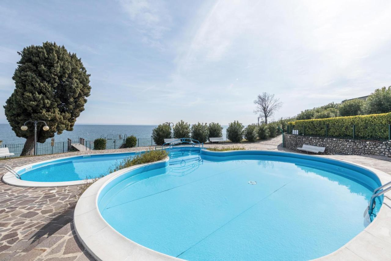 Front Lake Amazing View Manerba del Garda Buitenkant foto