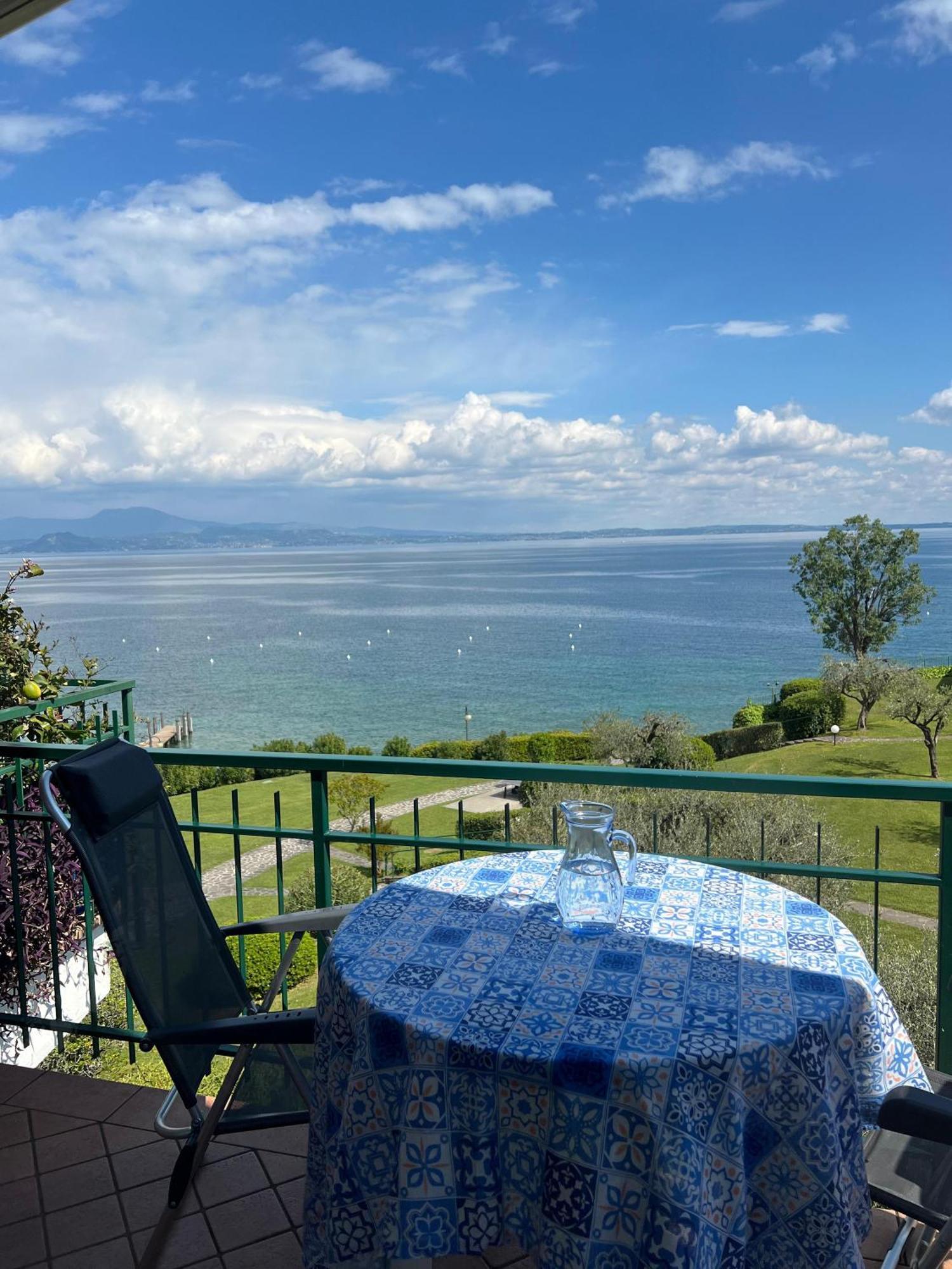 Front Lake Amazing View Manerba del Garda Buitenkant foto