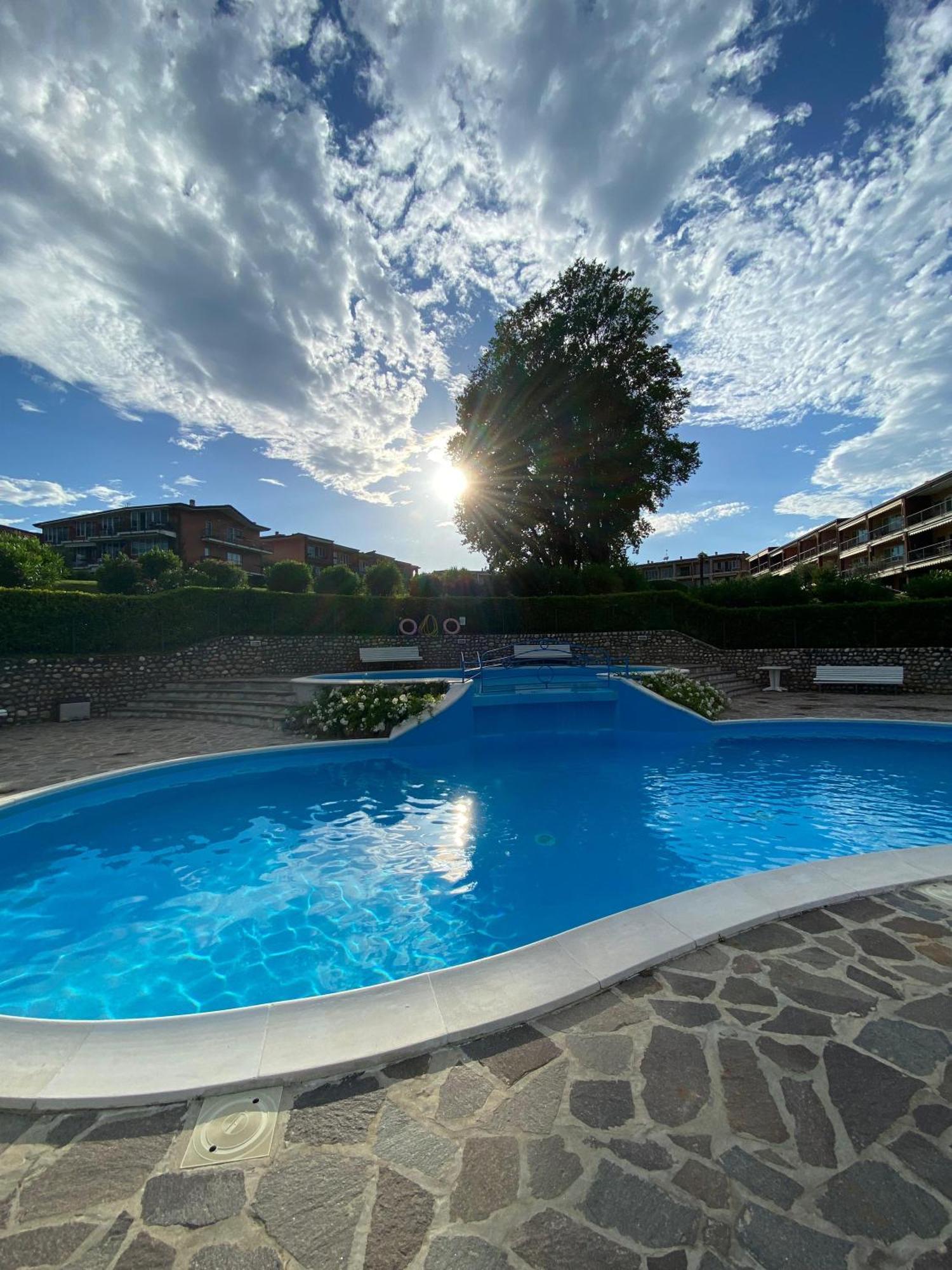 Front Lake Amazing View Manerba del Garda Buitenkant foto