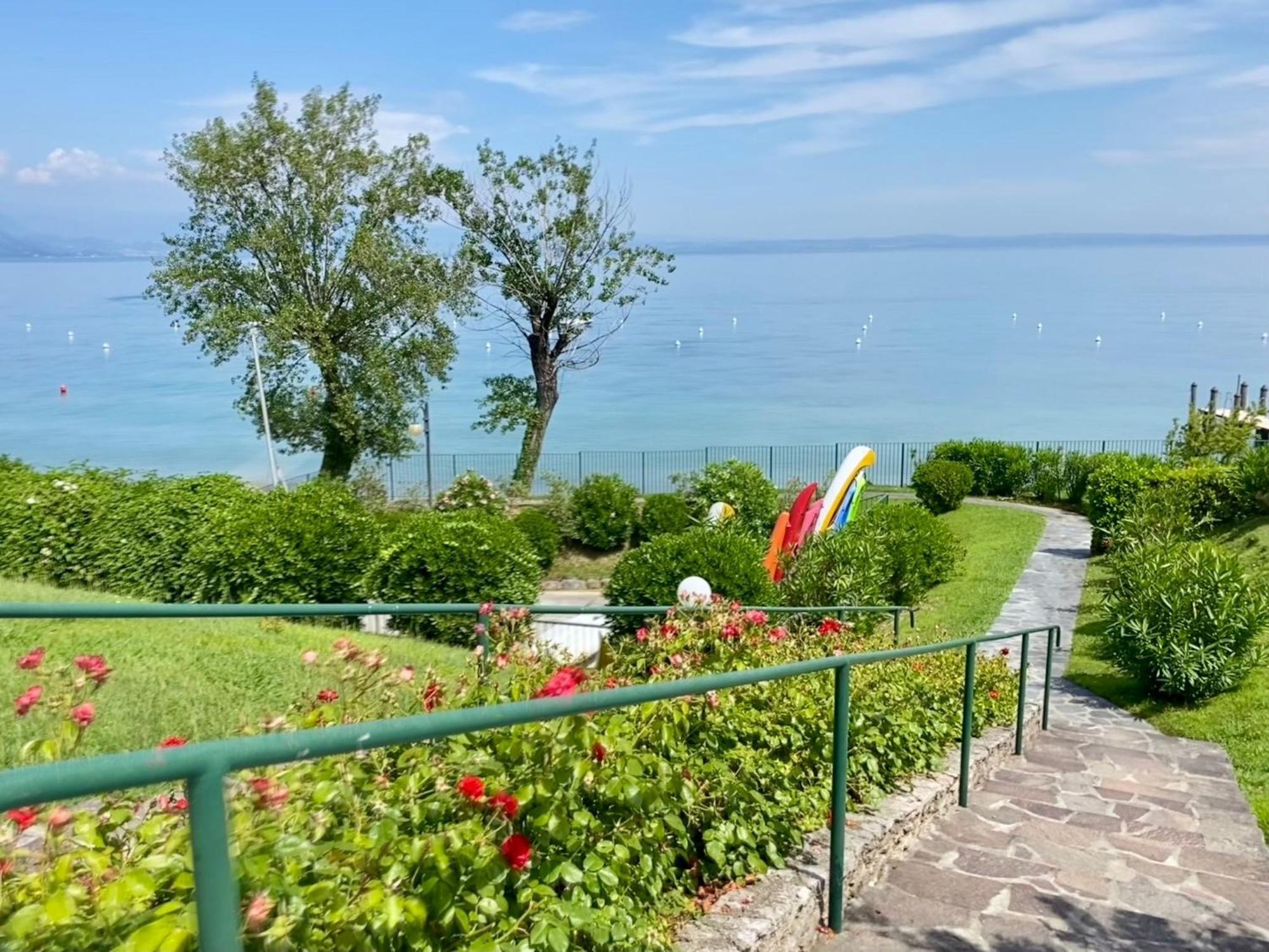 Front Lake Amazing View Manerba del Garda Buitenkant foto